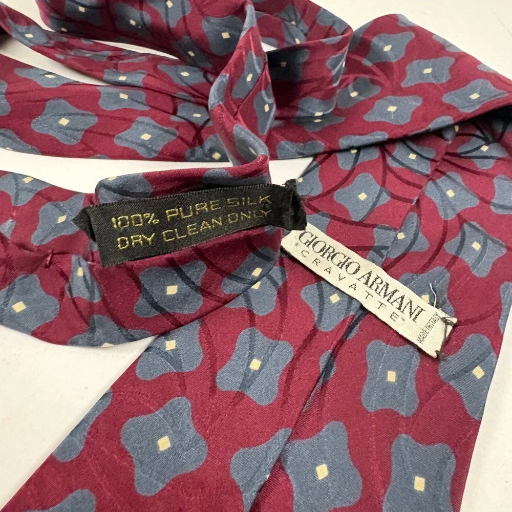 Giorgio Armani Silk Tie Mens OS Burgundy Geometric Floral Made in Italy 0453